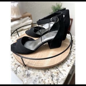 Wothington low block heels in black